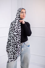 The Printed Cotton Modal Scarf is perfect for all your hangouts, featuring an amazing printed design.