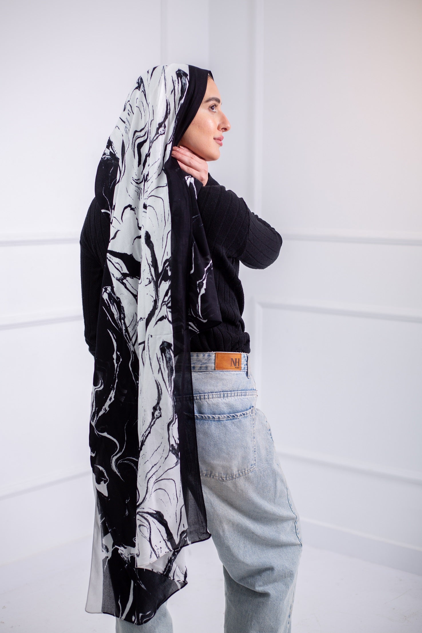 The Printed Cotton Modal Scarf is perfect for all your hangouts, featuring an amazing printed design.