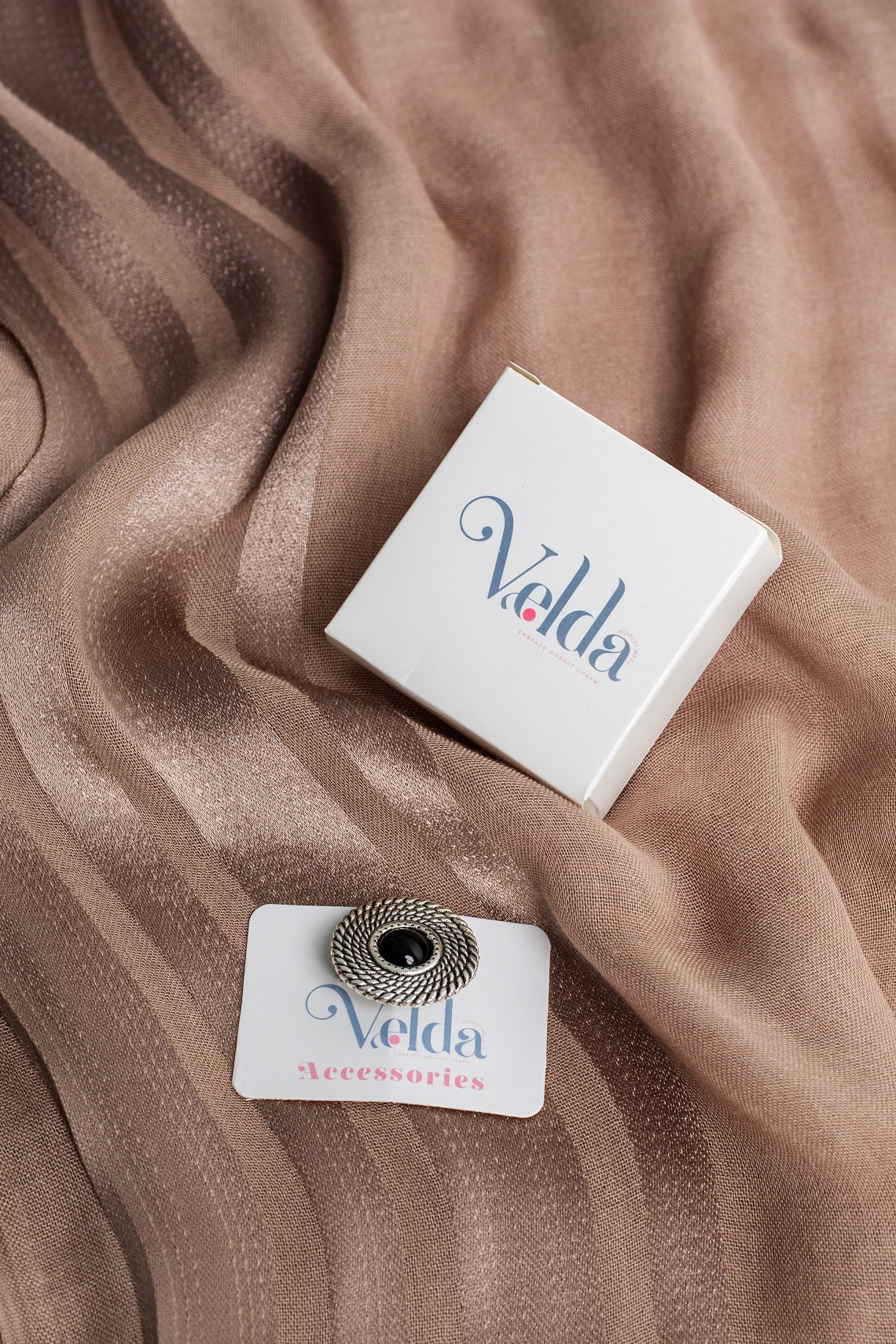 Shipy Pin black playful accessory for jackets and bags | Velda Store