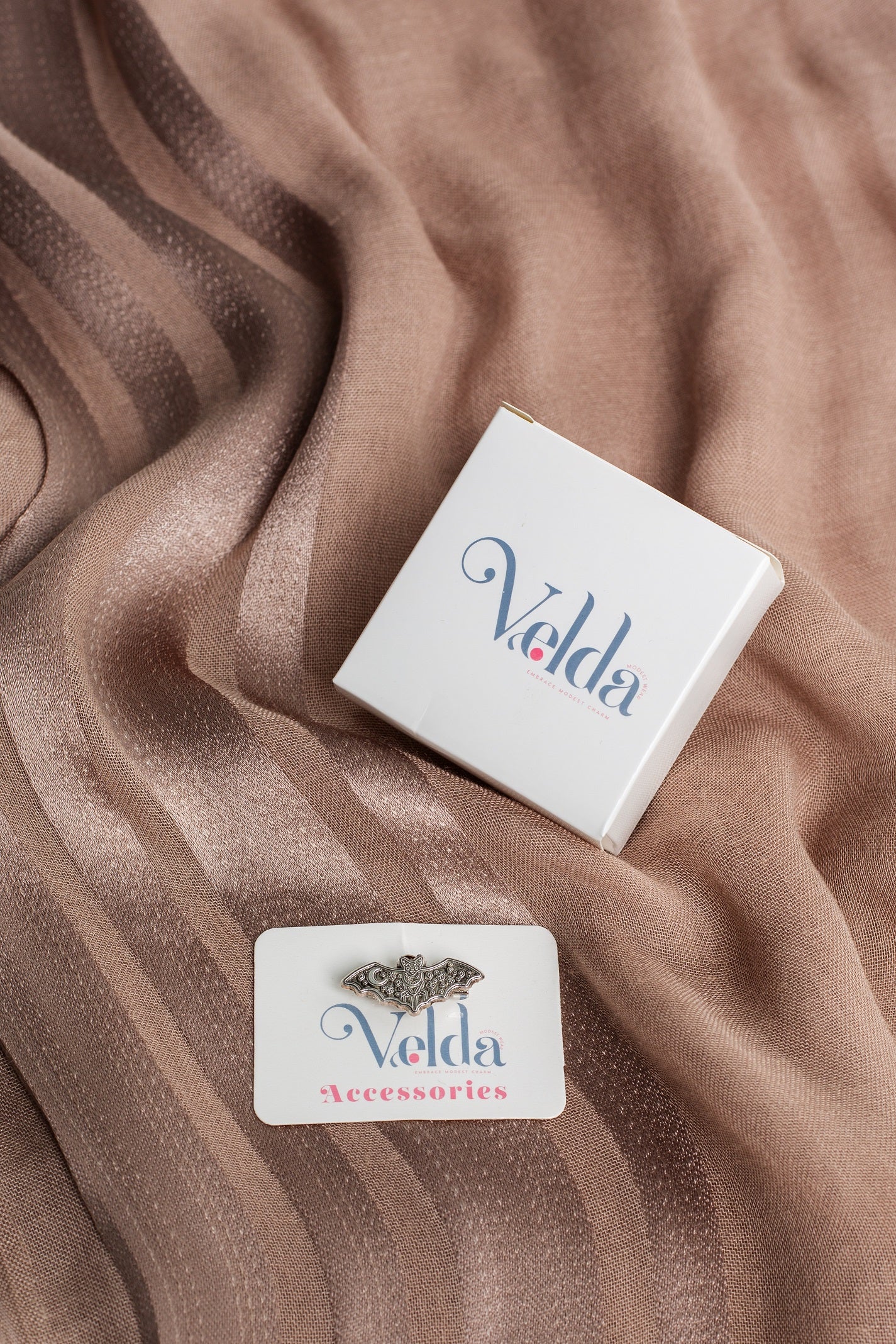 Shipy Pin  owl playful accessory for jackets and bags | Velda Store