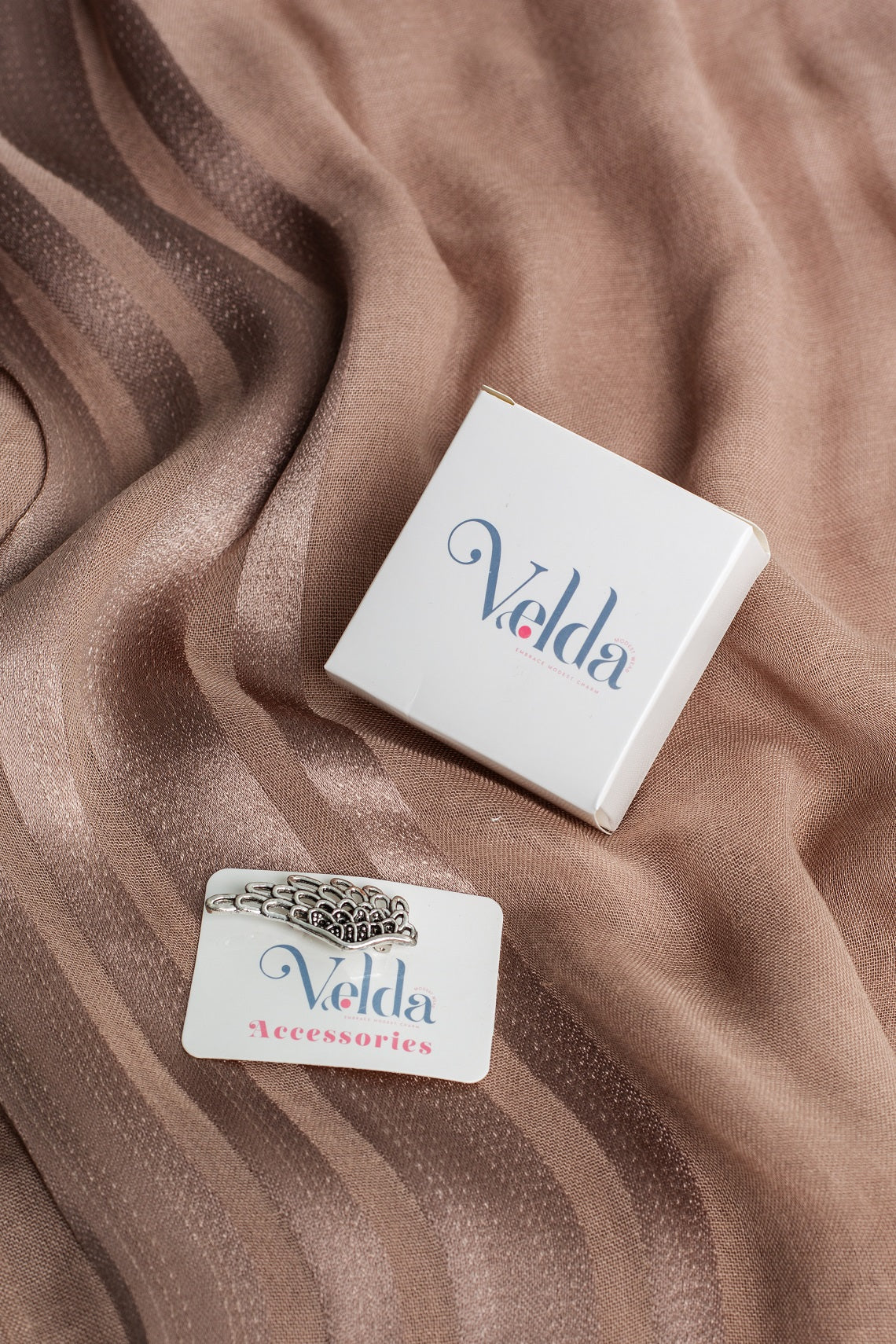 Shipy Pin peacock playful accessory for jackets and bags | Velda Store