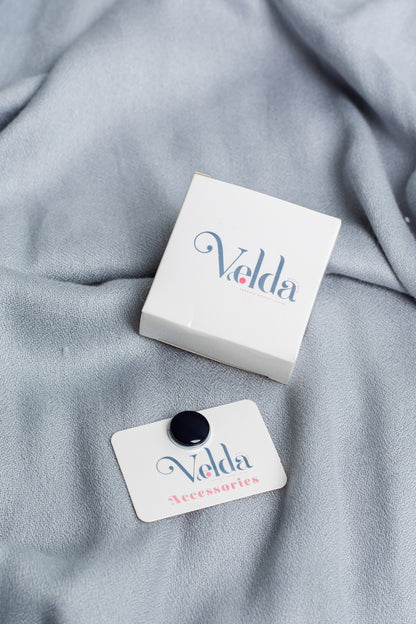 Simple magnetic pin in black - secure no-pin fabric clasp | Velda Store