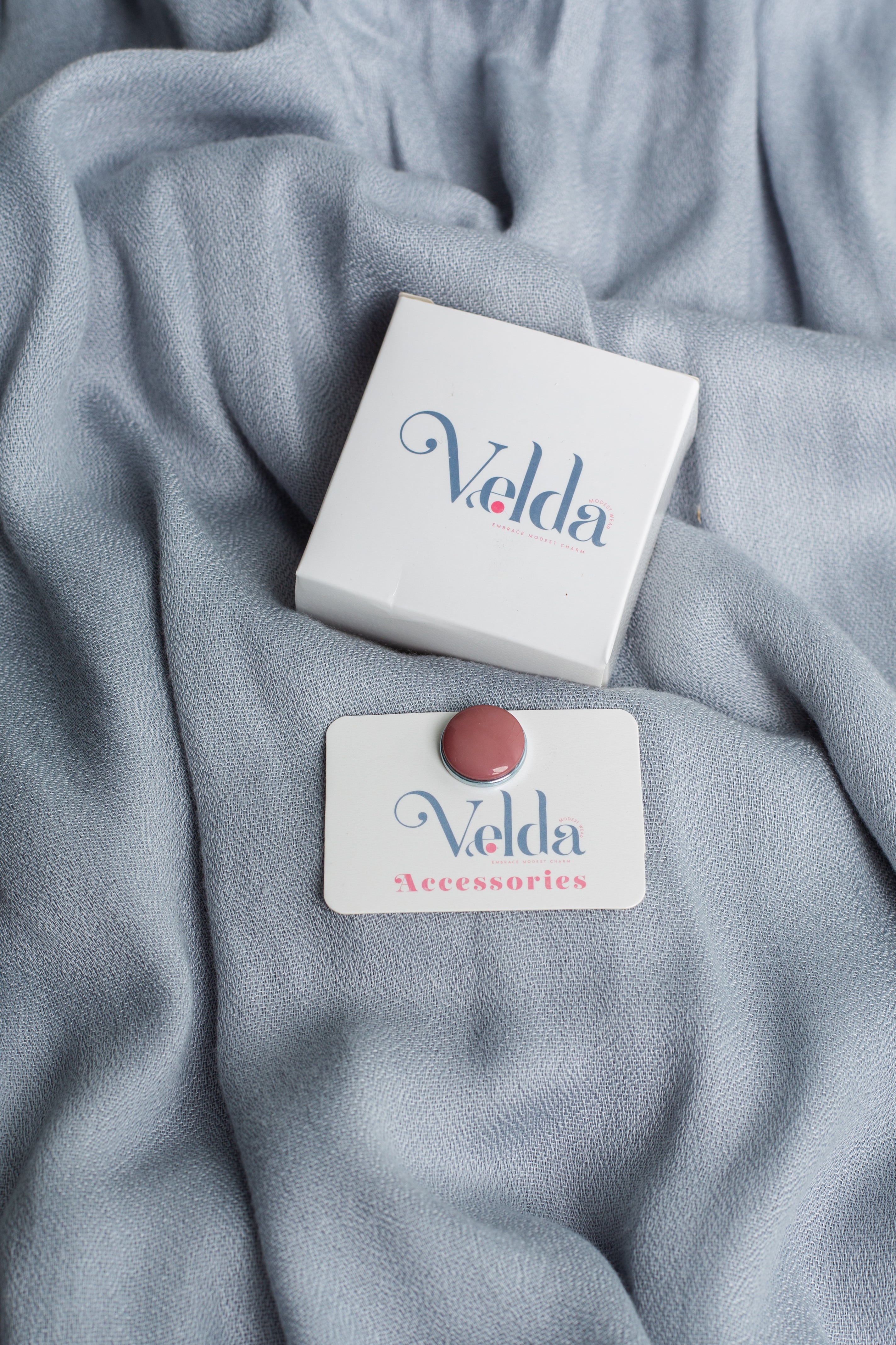 Simple magnetic pin in dark pink - chic no-hole pin alternative | Velda Store