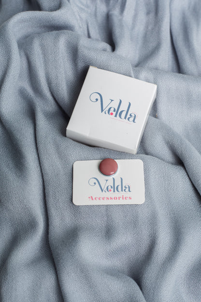Simple magnetic pin in dark pink - chic no-hole pin alternative | Velda Store