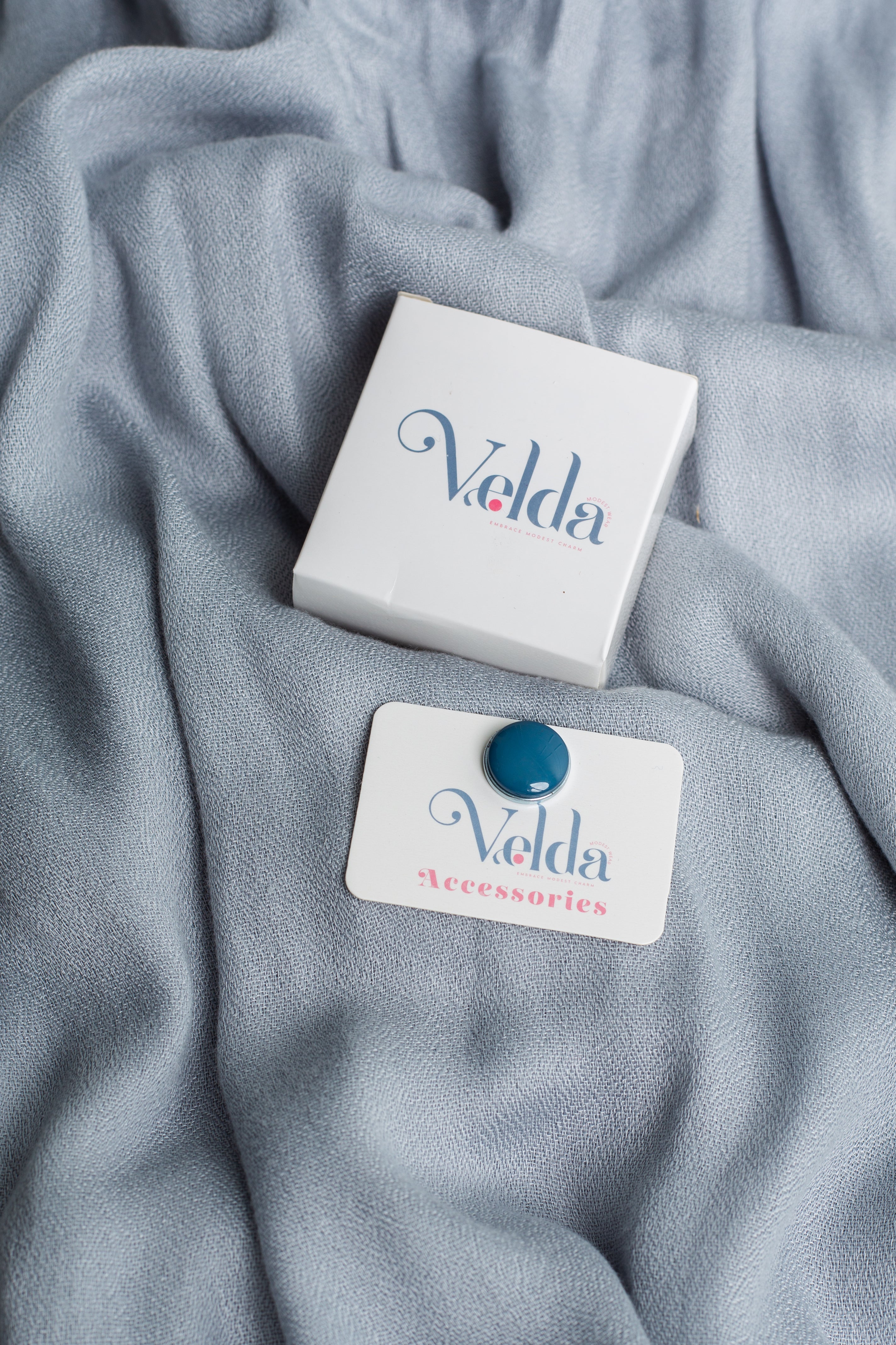 Simple magnetic pin in dark teal - strong magnetic closure for fabrics | Velda Store