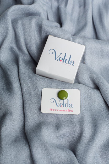 Simple magnetic pin in olive - practical no-pin solution for outfits | Velda Store