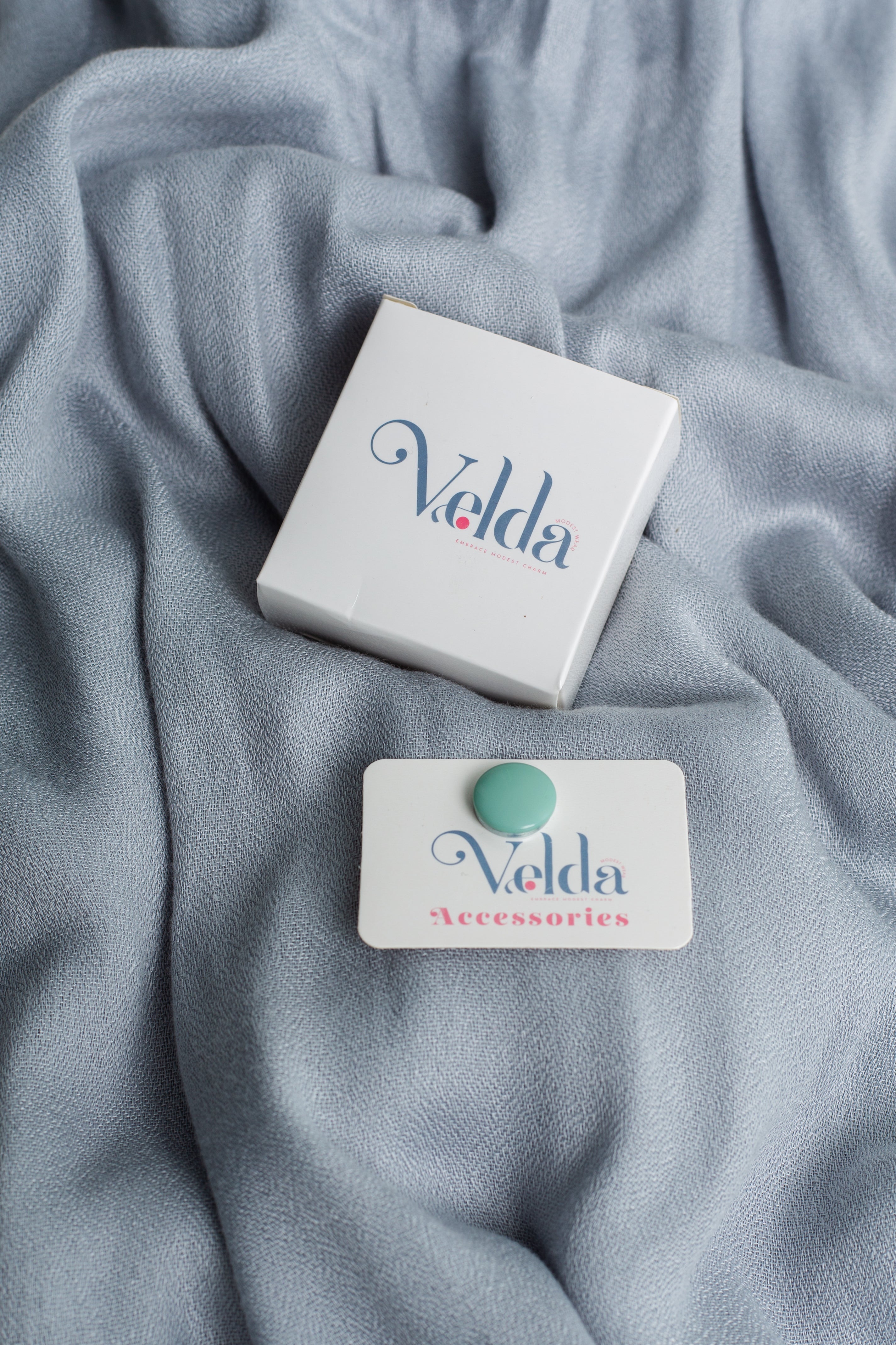 Simple magnetic pin in seafoam blue - minimalist no-hole accessory | Velda Store