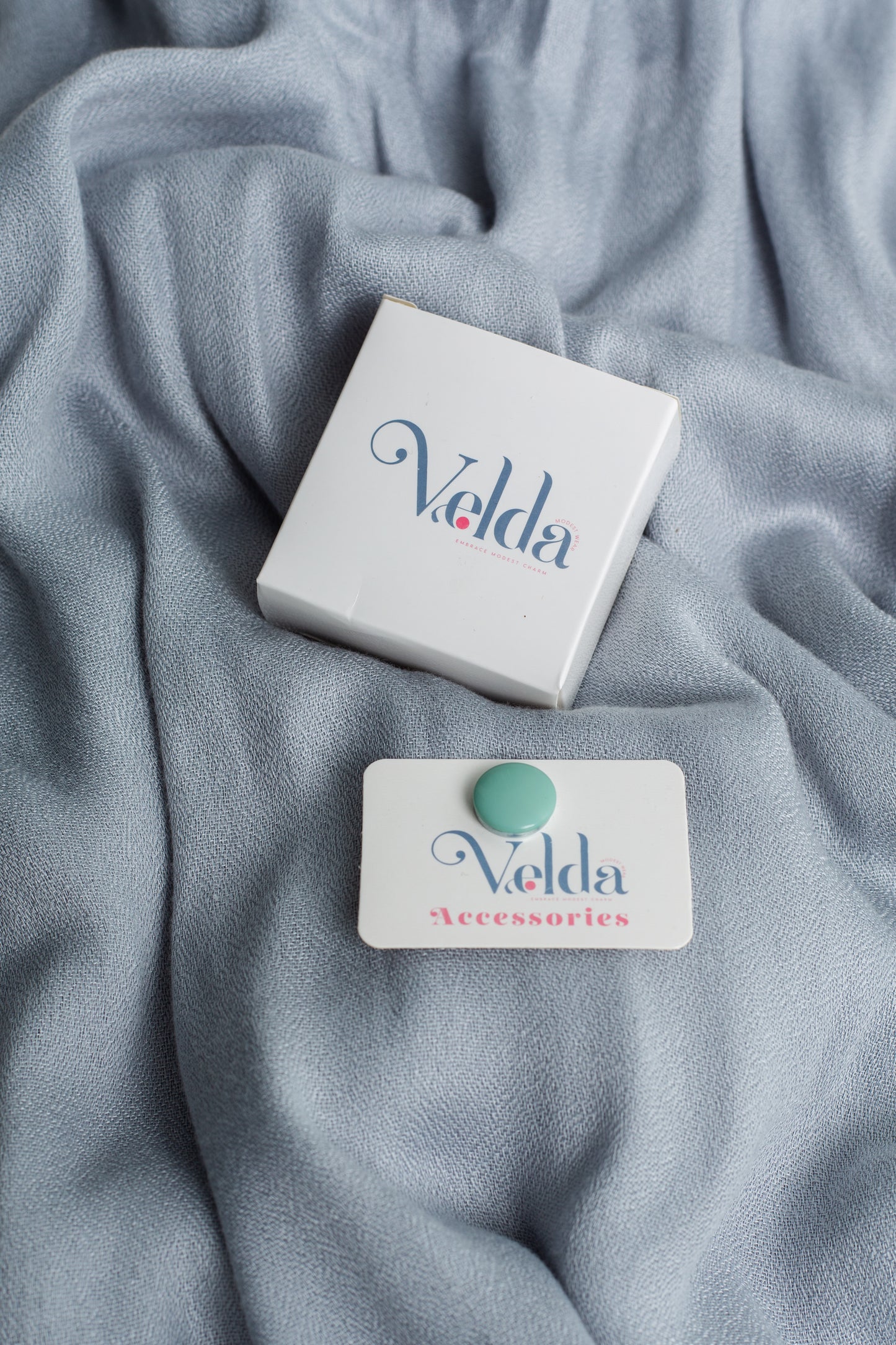 Simple magnetic pin in seafoam blue - minimalist no-hole accessory | Velda Store